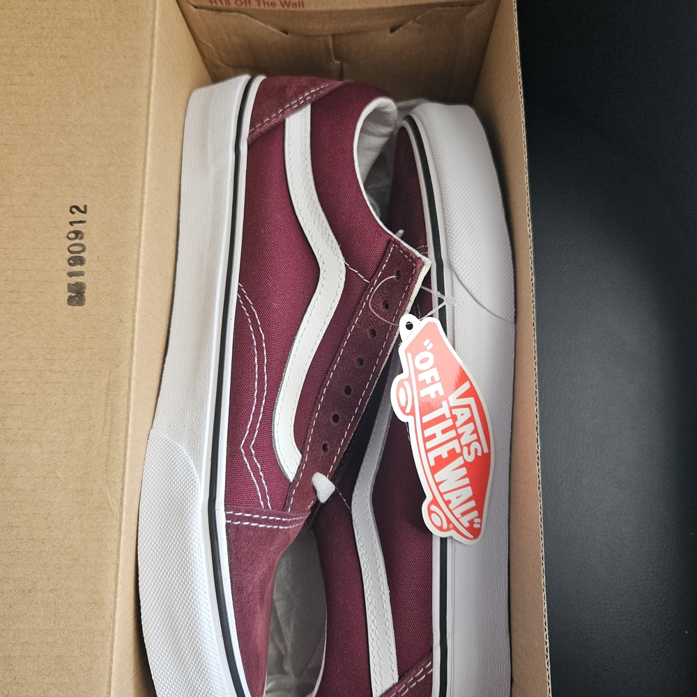 Nwt Vans Old Skool Burgundy and White Sneakers Mens 8 Womens 9.5 - Picture 10 of 10